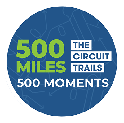 500 millas, 500 momentos en el circuito. Logotipo de Trails